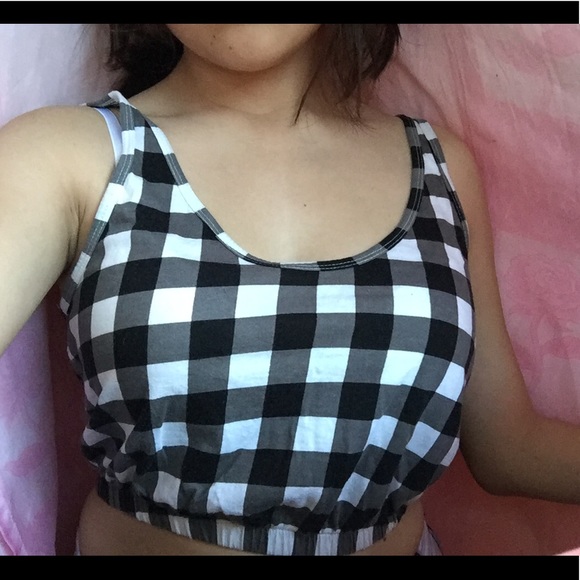 Black and white crop top - Picture 2 of 2